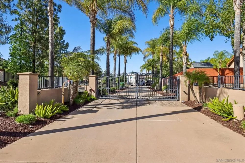9086 Hunter Pass Alpine, CA 91901