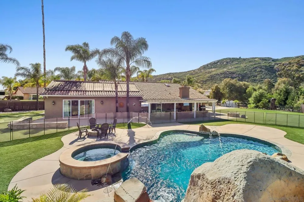 9086 Hunter Pass Alpine, CA 91901