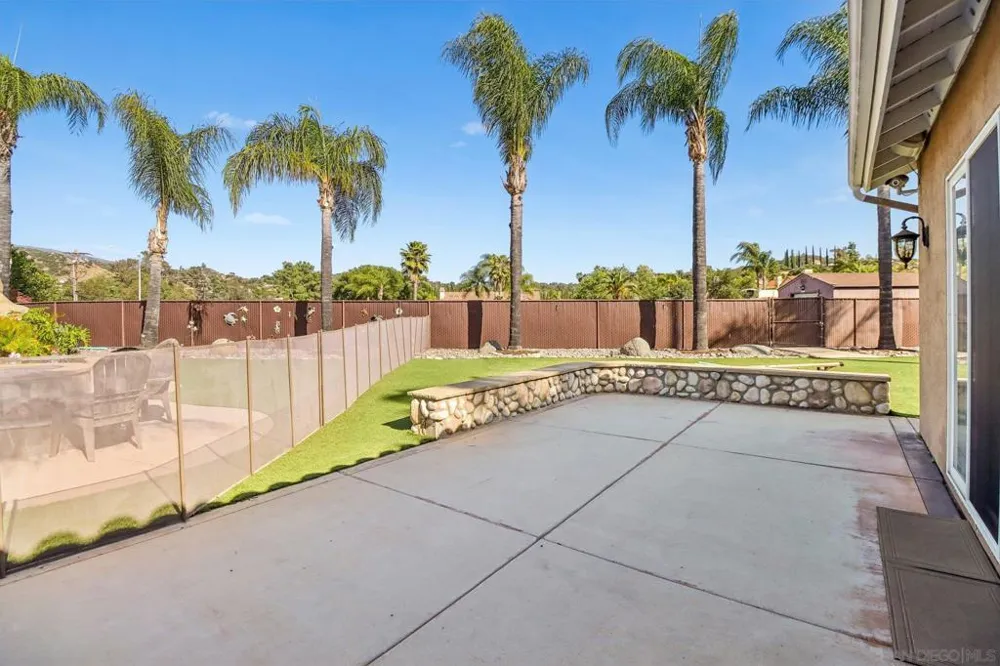 9086 Hunter Pass Alpine, CA 91901