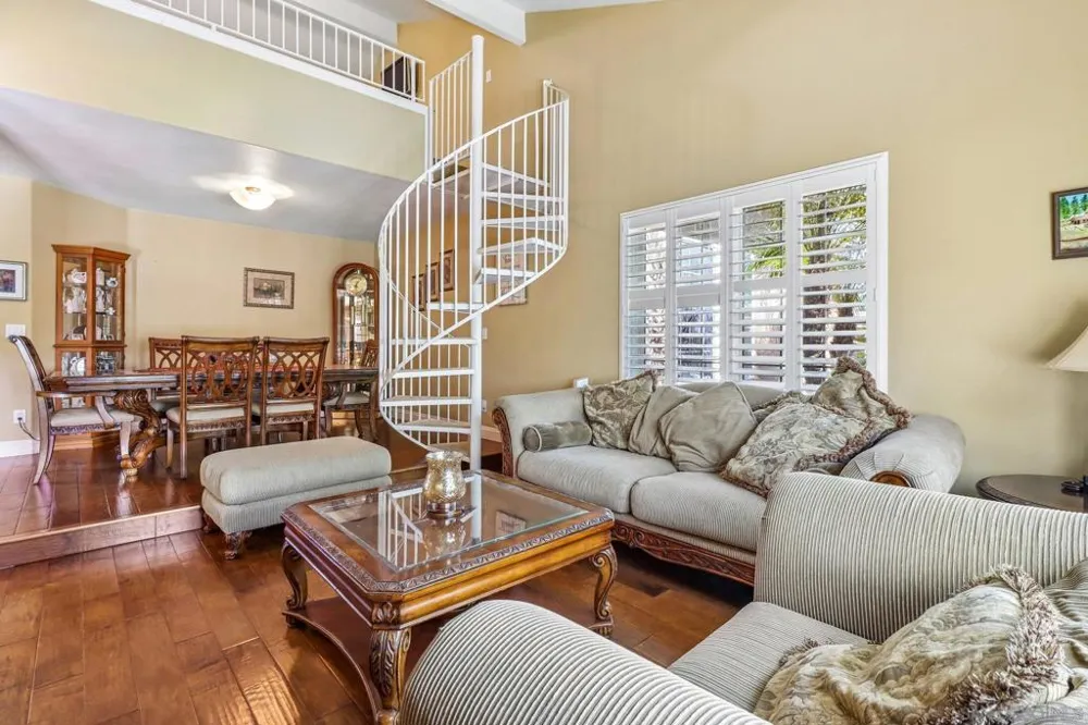 9086 Hunter Pass Alpine, CA 91901