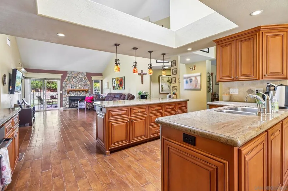 9086 Hunter Pass Alpine, CA 91901