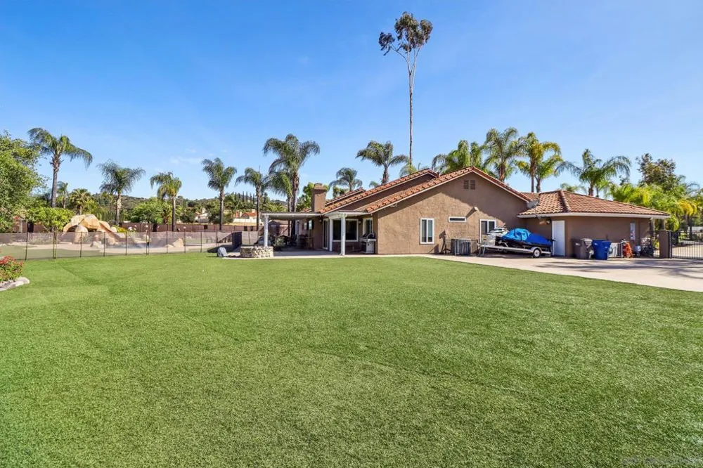 9086 Hunter Pass Alpine, CA 91901