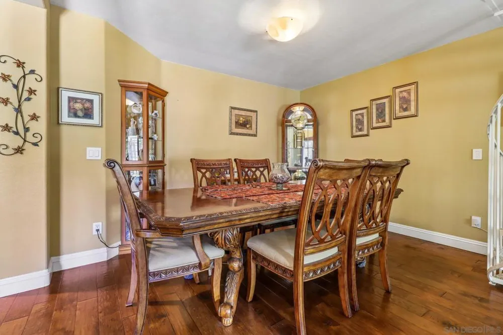9086 Hunter Pass Alpine, CA 91901