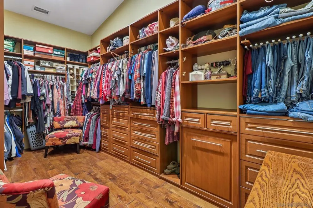 9086 Hunter Pass Alpine, CA 91901