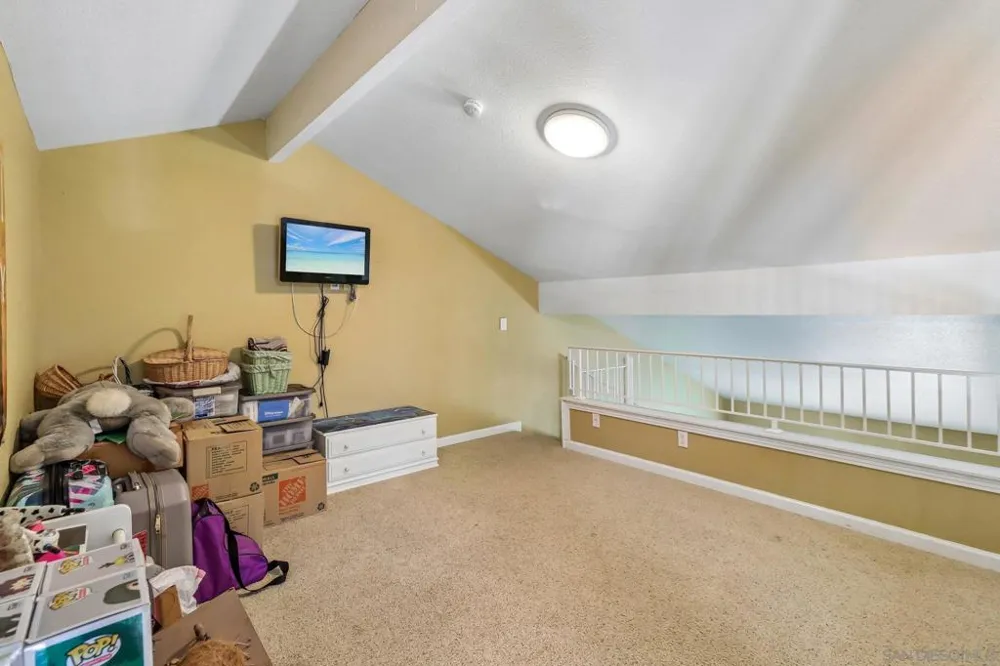 9086 Hunter Pass Alpine, CA 91901