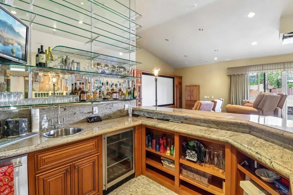 9086 Hunter Pass Alpine, CA 91901