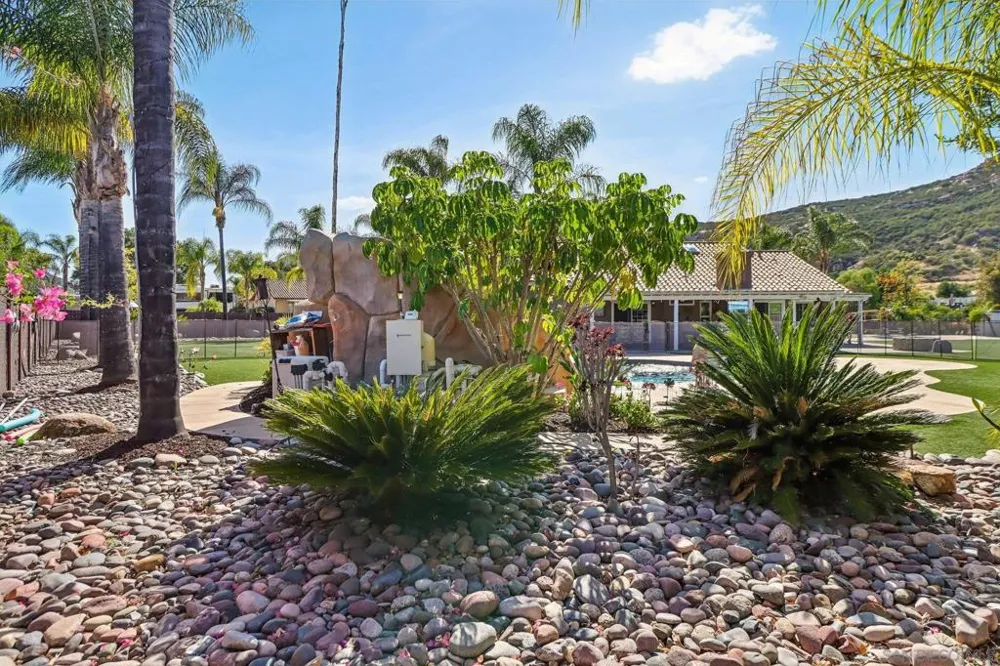 9086 Hunter Pass Alpine, CA 91901