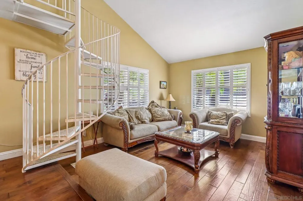 9086 Hunter Pass Alpine, CA 91901