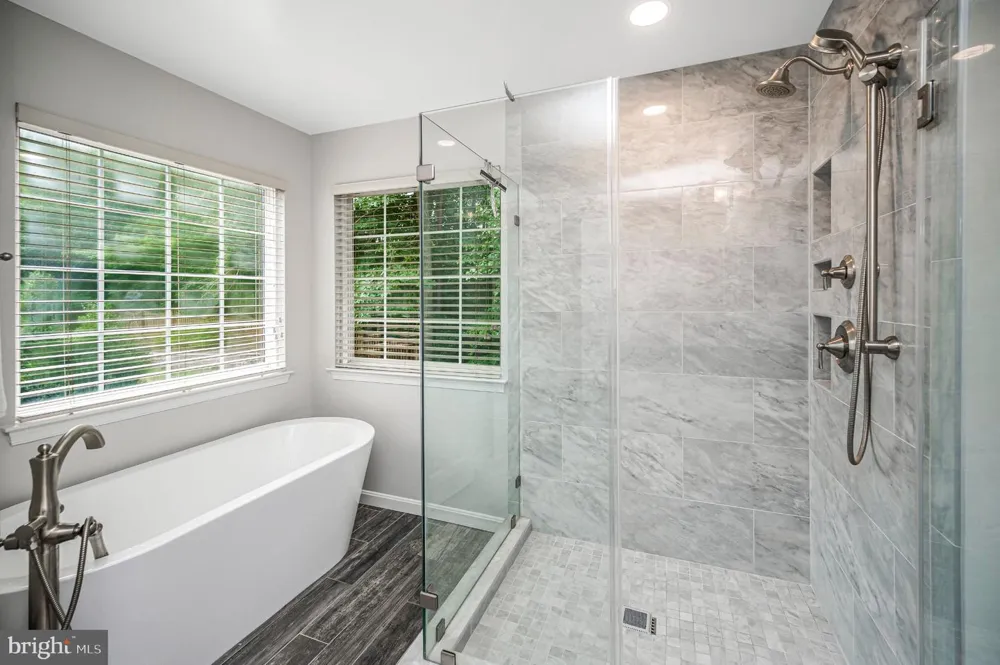5917 FINCASTLE DRIVE Manassas, VA 20112
