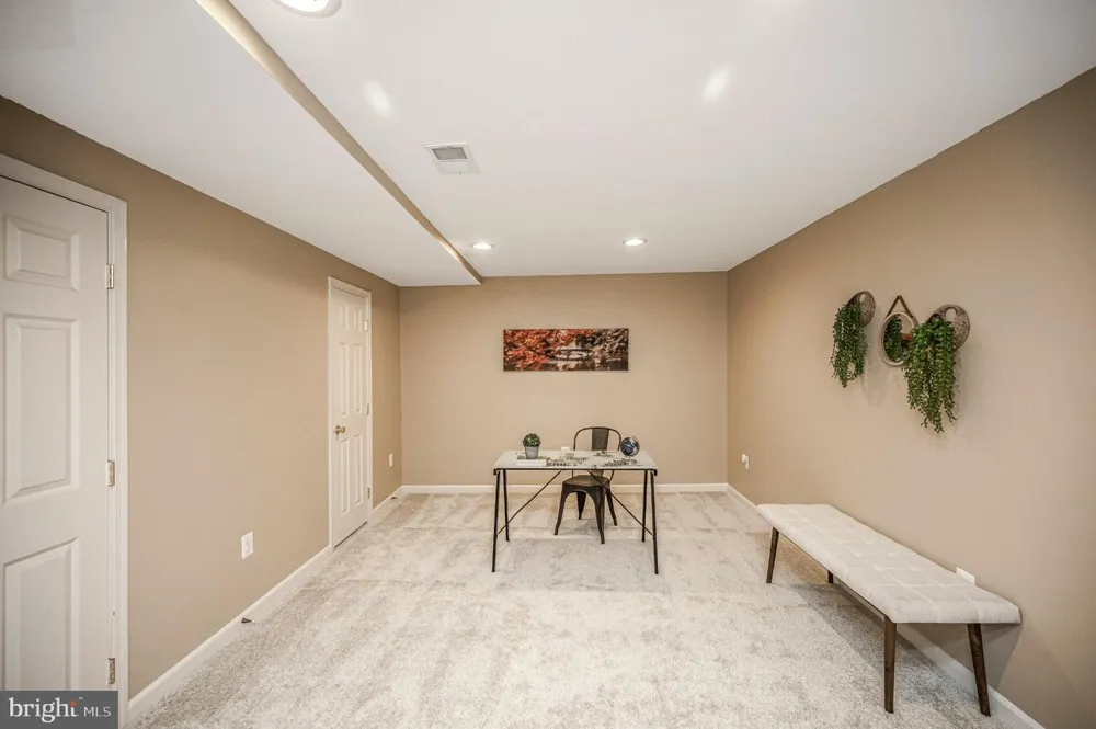 5917 FINCASTLE DRIVE Manassas, VA 20112
