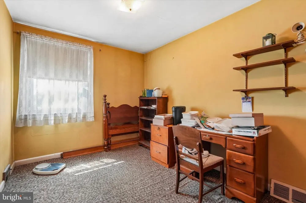 8207 NARVON Philadelphia, PA 19136