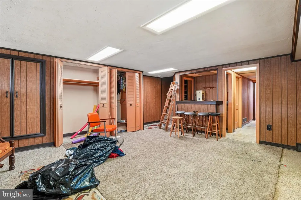 8207 NARVON Philadelphia, PA 19136