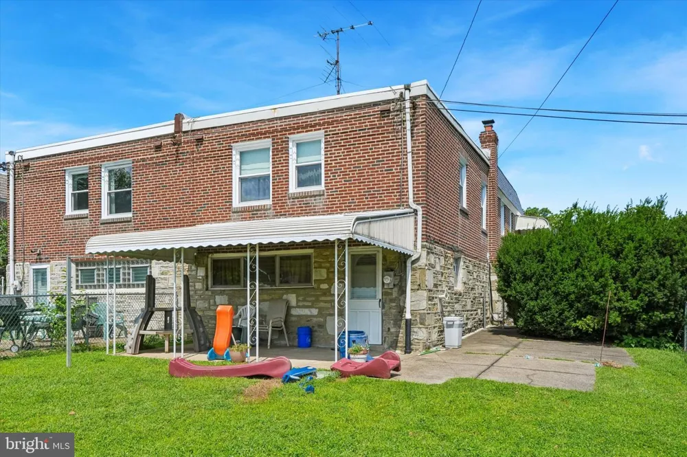 8207 NARVON Philadelphia, PA 19136