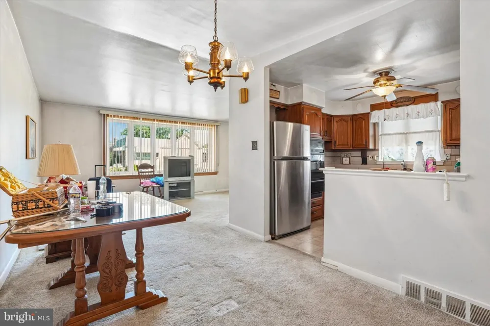 8207 NARVON Philadelphia, PA 19136