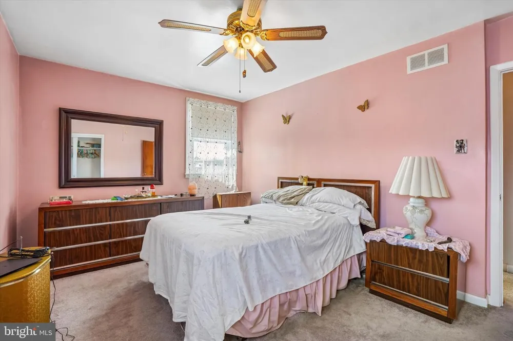 8207 NARVON Philadelphia, PA 19136
