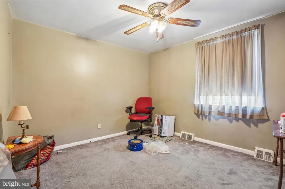 8207 NARVON Philadelphia, PA 19136