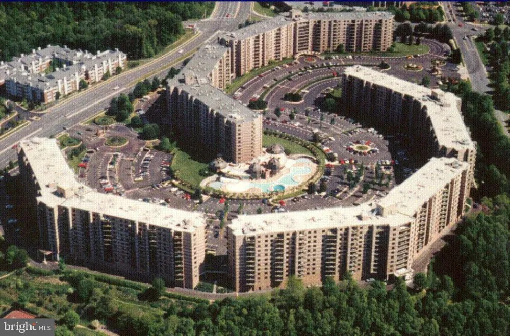 8360 GREENSBORO DRIVE #322 Mclean, VA 22102