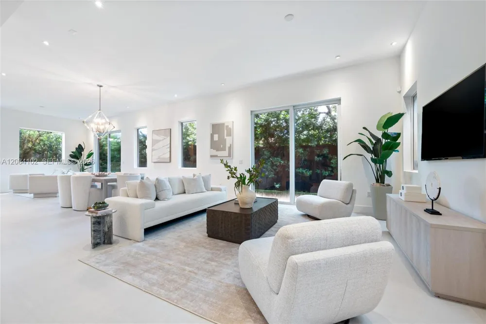 1622 SW 30th Ave Miami, FL 33145