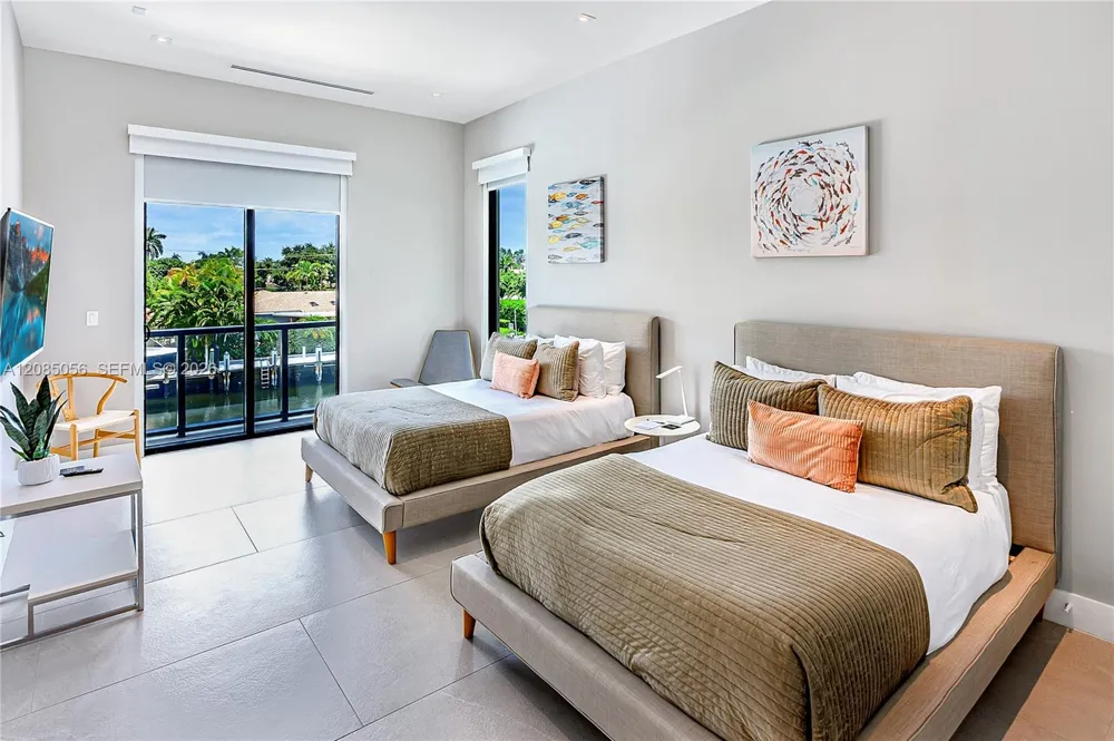 2817 NE 35th St Fort Lauderdale, FL 33306