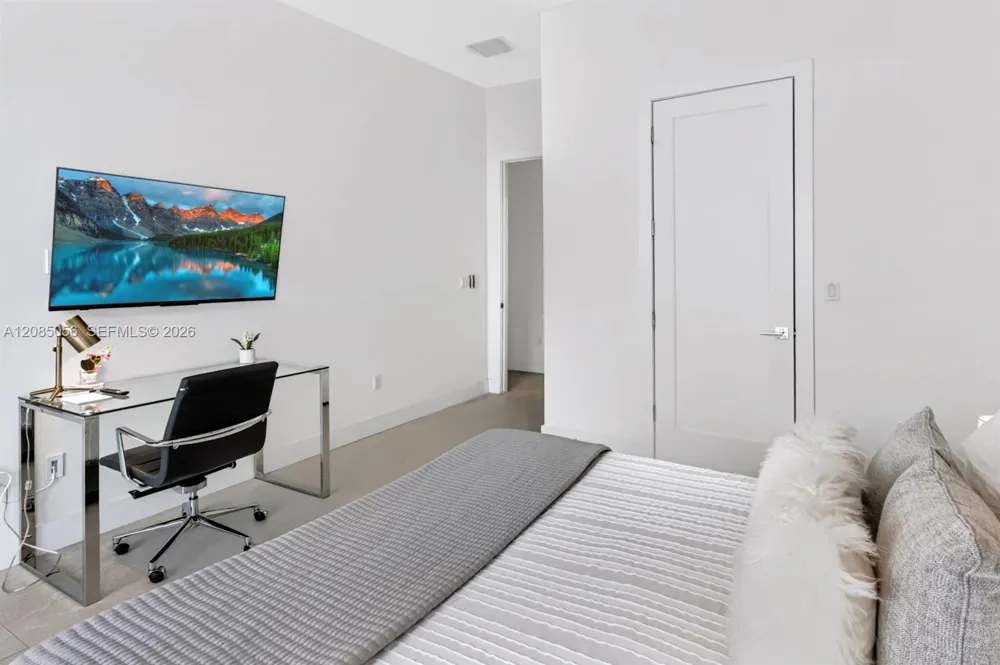 2817 NE 35th St Fort Lauderdale, FL 33306