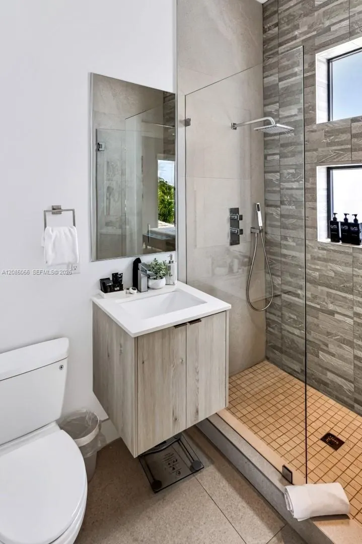 2817 NE 35th St Fort Lauderdale, FL 33306