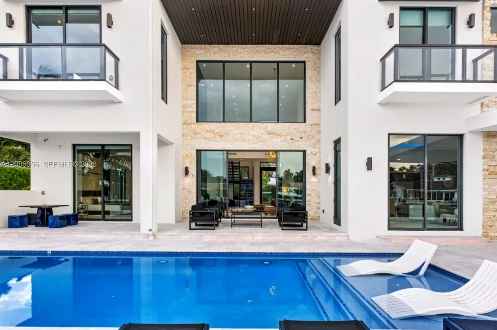 2817 NE 35th St Fort Lauderdale, FL 33306