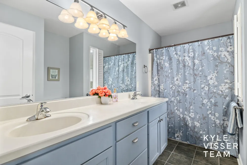 816 Pinnacle Run Drive SE #21 Grand Rapids, MI 49546