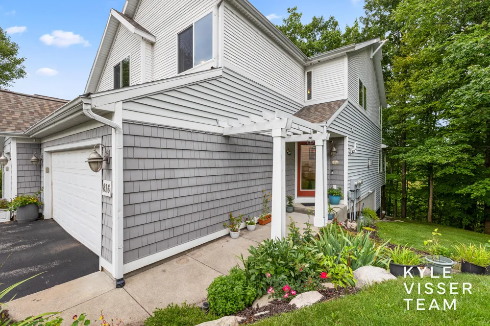 816 Pinnacle Run Drive SE #21 Grand Rapids, MI 49546