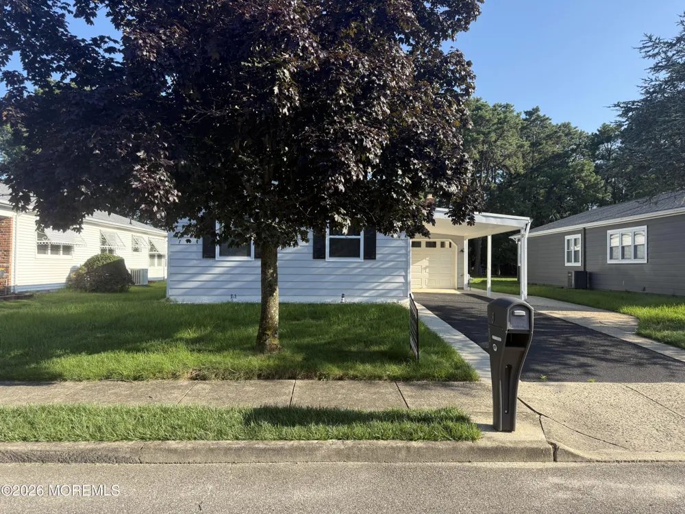 8 Gorginio Drive Toms River, NJ 08757