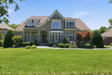 1728 Surrey Dr