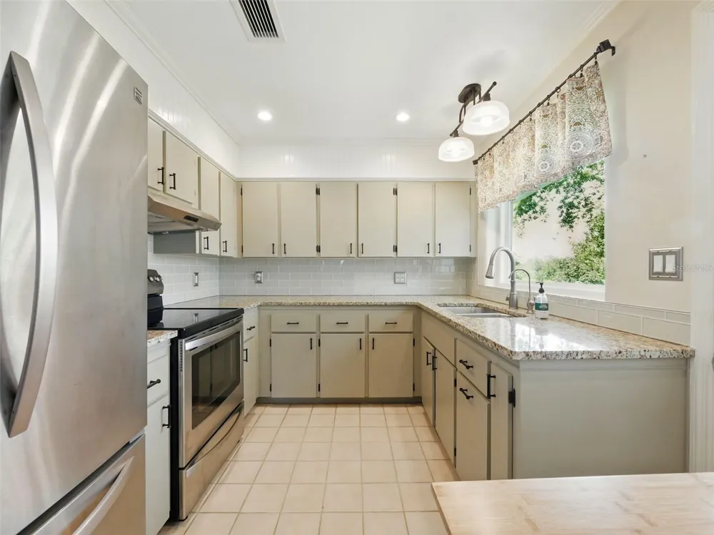 1426 CRESTVIEW DRIVE Mount Dora, FL 32757