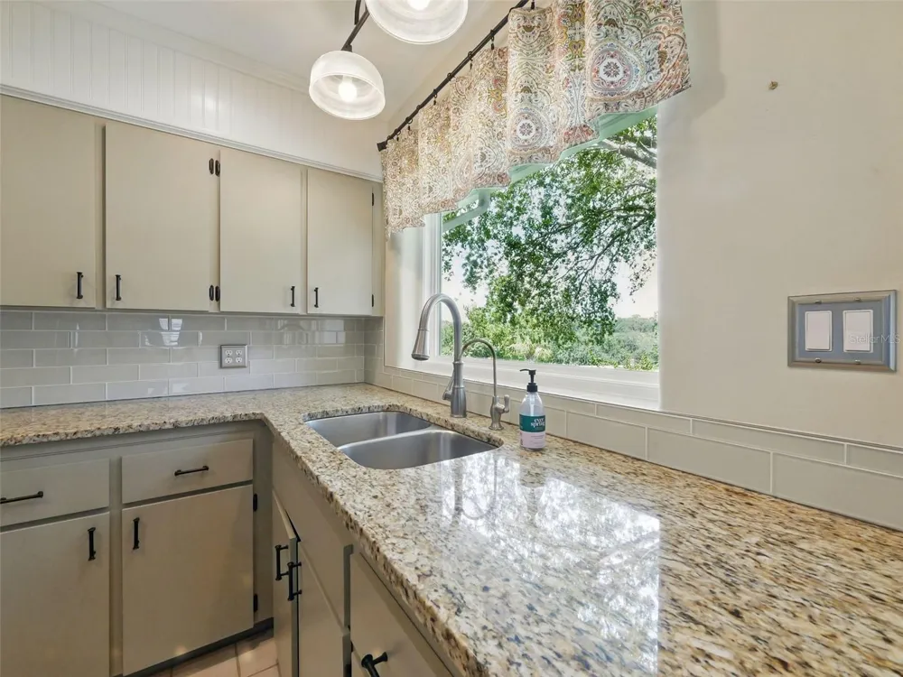 1426 CRESTVIEW DRIVE Mount Dora, FL 32757