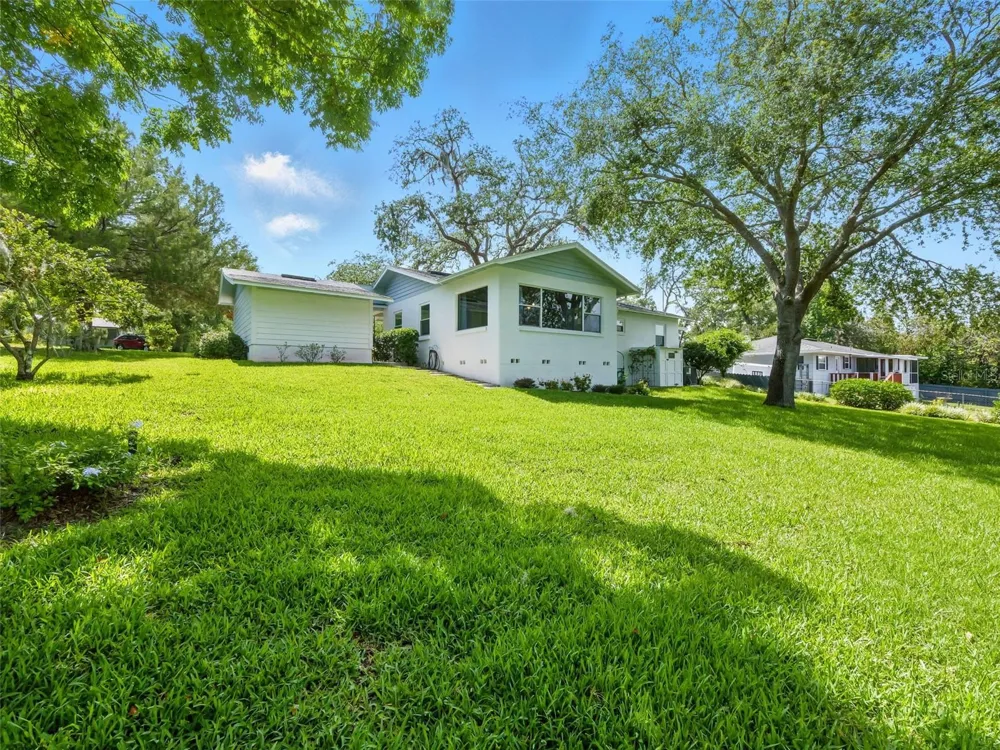 1426 CRESTVIEW DRIVE Mount Dora, FL 32757