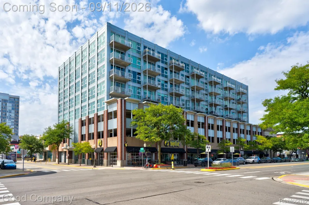 100 W 5th Street Royal Oak City, MI 48067