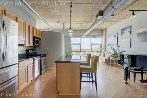 100 W 5th Street