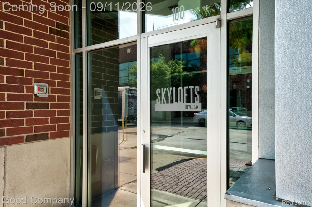 100 W 5th Street Royal Oak City, MI 48067