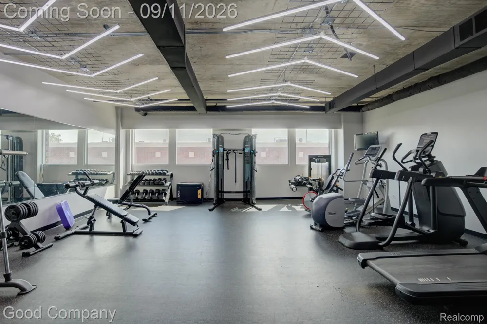 100 W 5th Street Royal Oak City, MI 48067