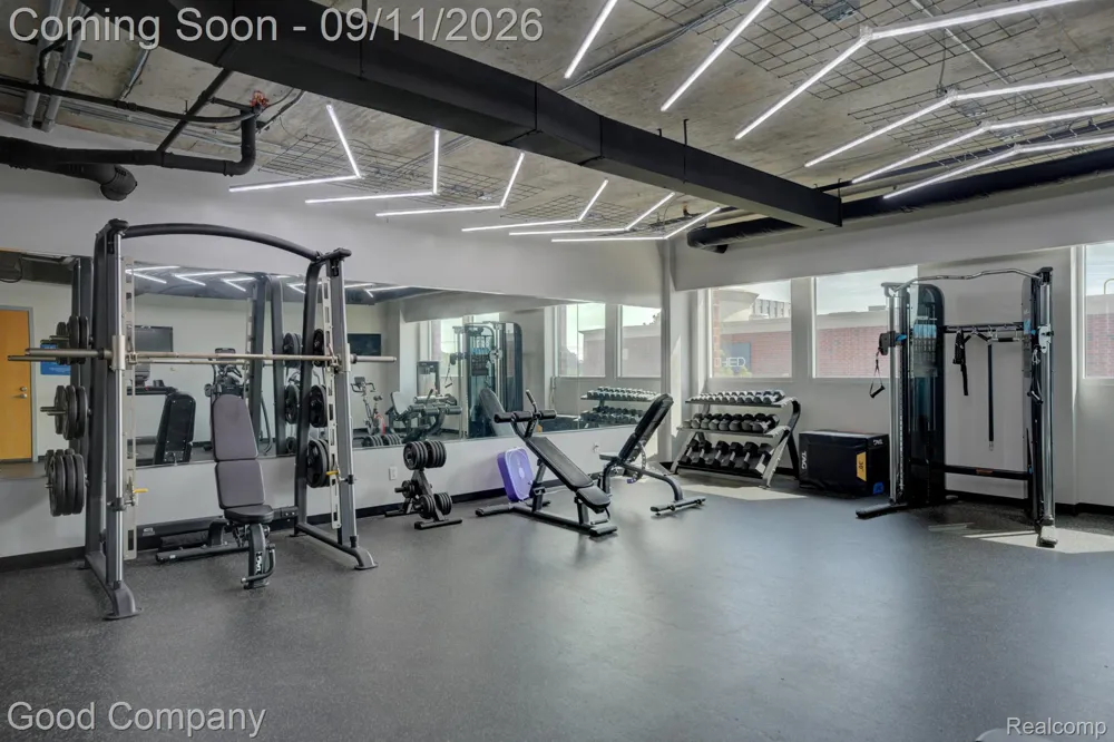 100 W 5th Street Royal Oak City, MI 48067