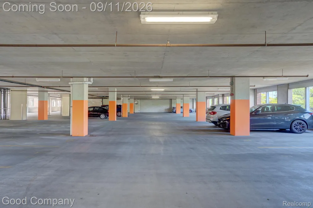 100 W 5th Street Royal Oak City, MI 48067