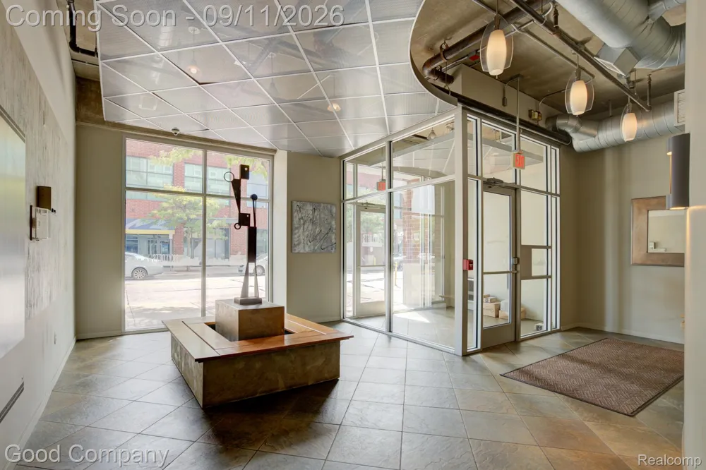 100 W 5th Street Royal Oak City, MI 48067