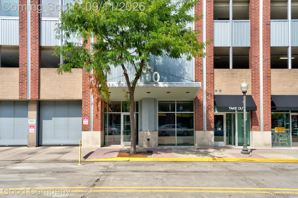 100 W 5th Street Royal Oak City, MI 48067