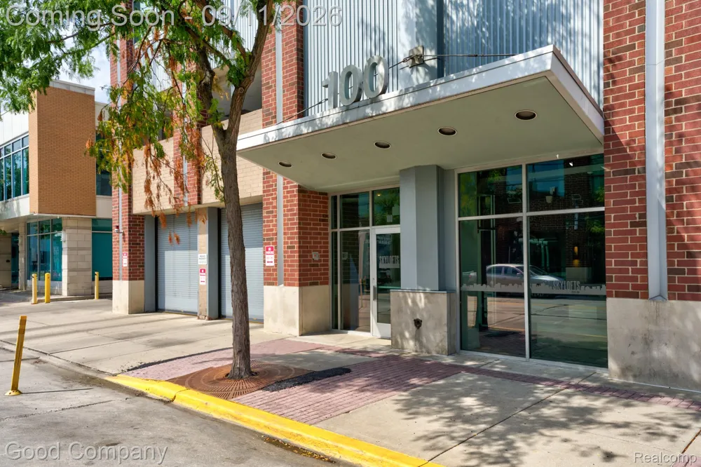 100 W 5th Street Royal Oak City, MI 48067