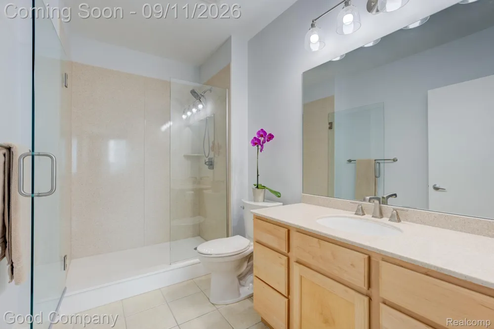 100 W 5th Street Royal Oak City, MI 48067