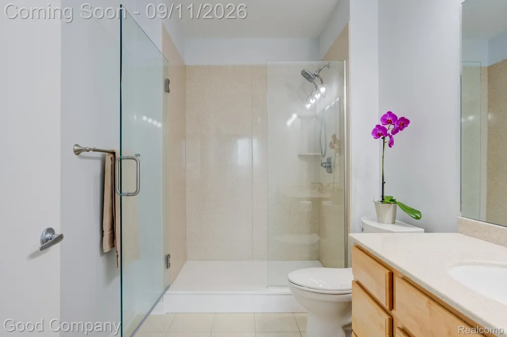 100 W 5th Street Royal Oak City, MI 48067