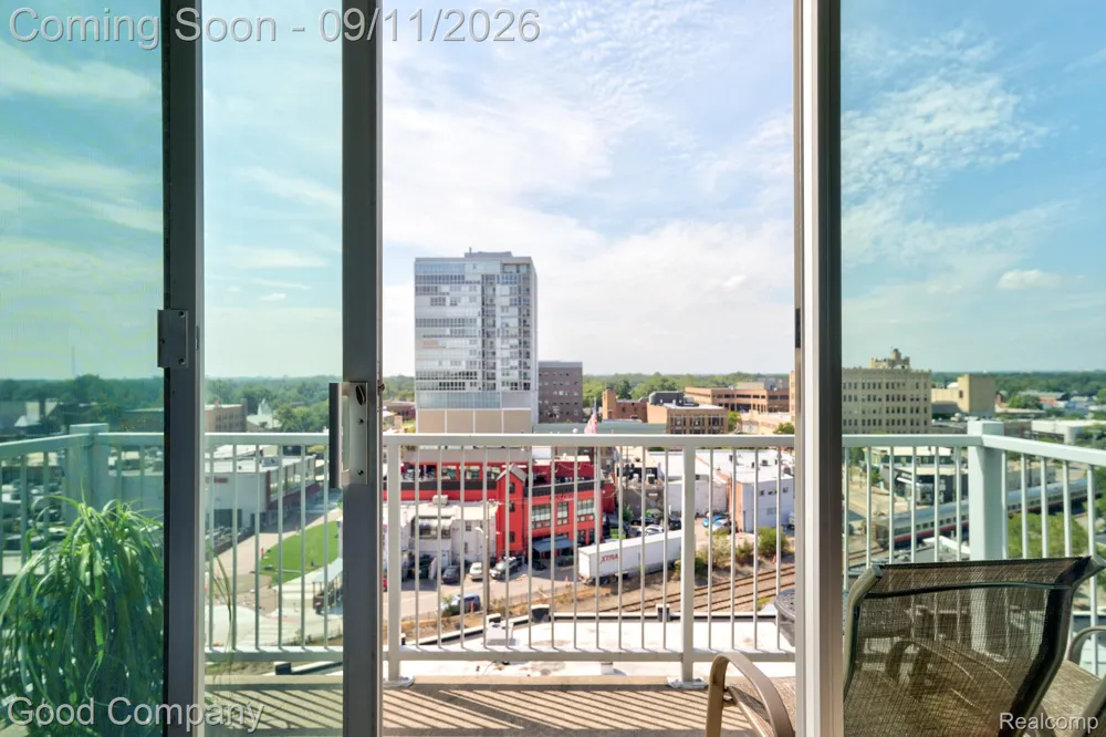100 W 5th Street Royal Oak City, MI 48067