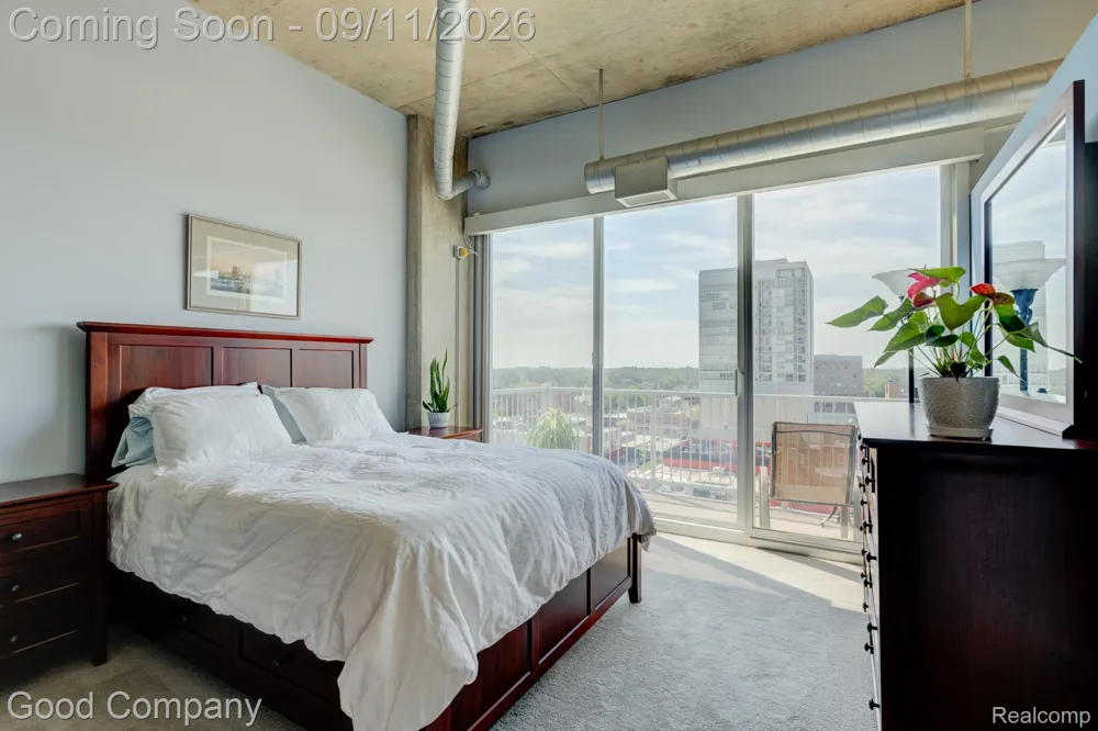 100 W 5th Street Royal Oak City, MI 48067