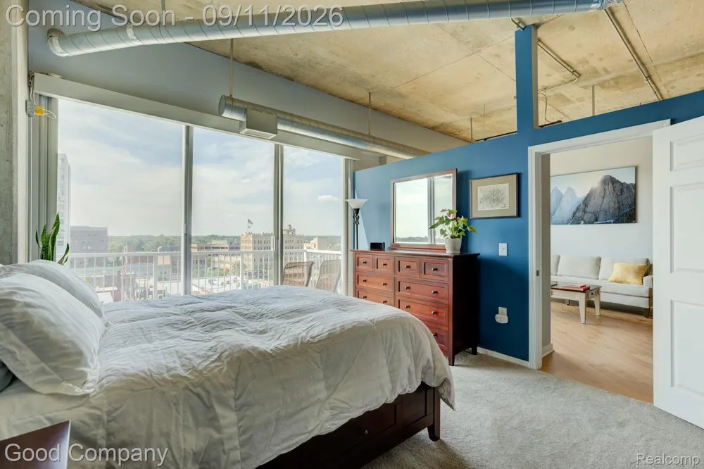 100 W 5th Street Royal Oak City, MI 48067