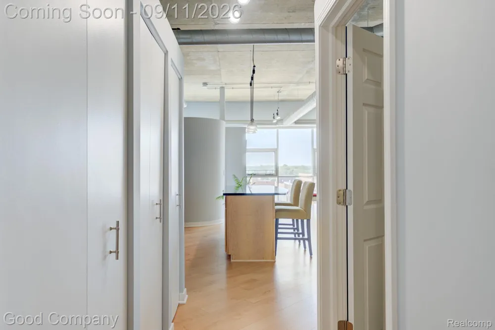 100 W 5th Street Royal Oak City, MI 48067