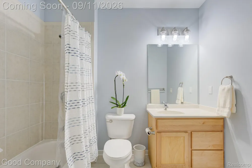 100 W 5th Street Royal Oak City, MI 48067