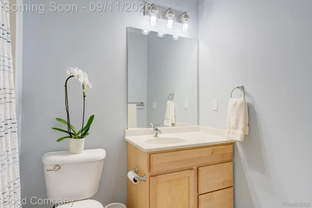 100 W 5th Street Royal Oak City, MI 48067